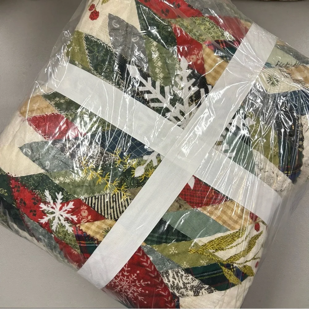 Pottery Barn Winter Wreath Reversible Quilt Bedding Star King / California NWT